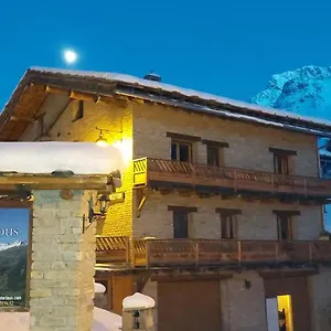 https://chalet-les-eterlous.hotels-rhonealpes.com
